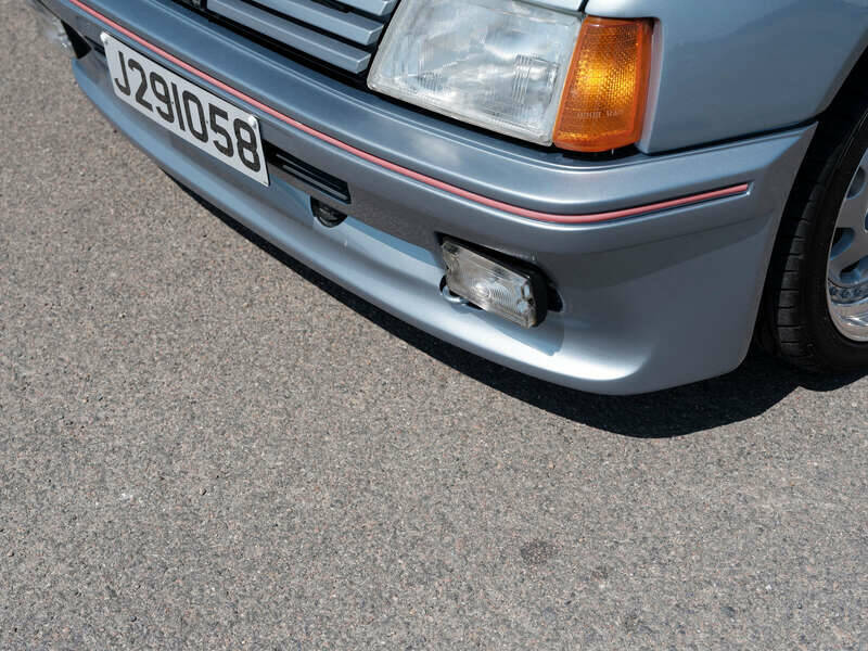 Image 43/50 of Peugeot 205 GTi 1.9 (1990)