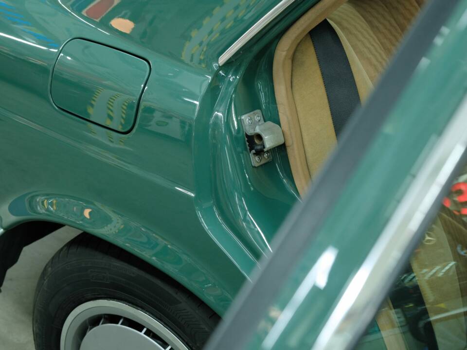 Bild 20/50 von Mercedes-Benz 260 SE (1990)
