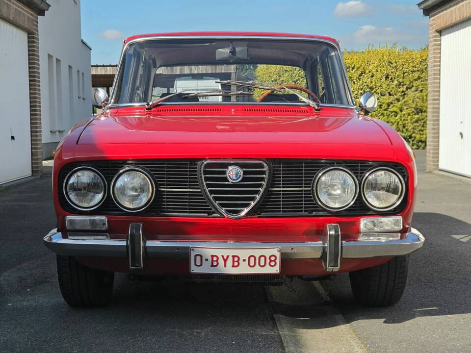 Image 2/50 of Alfa Romeo 2000 Berlina (1973)