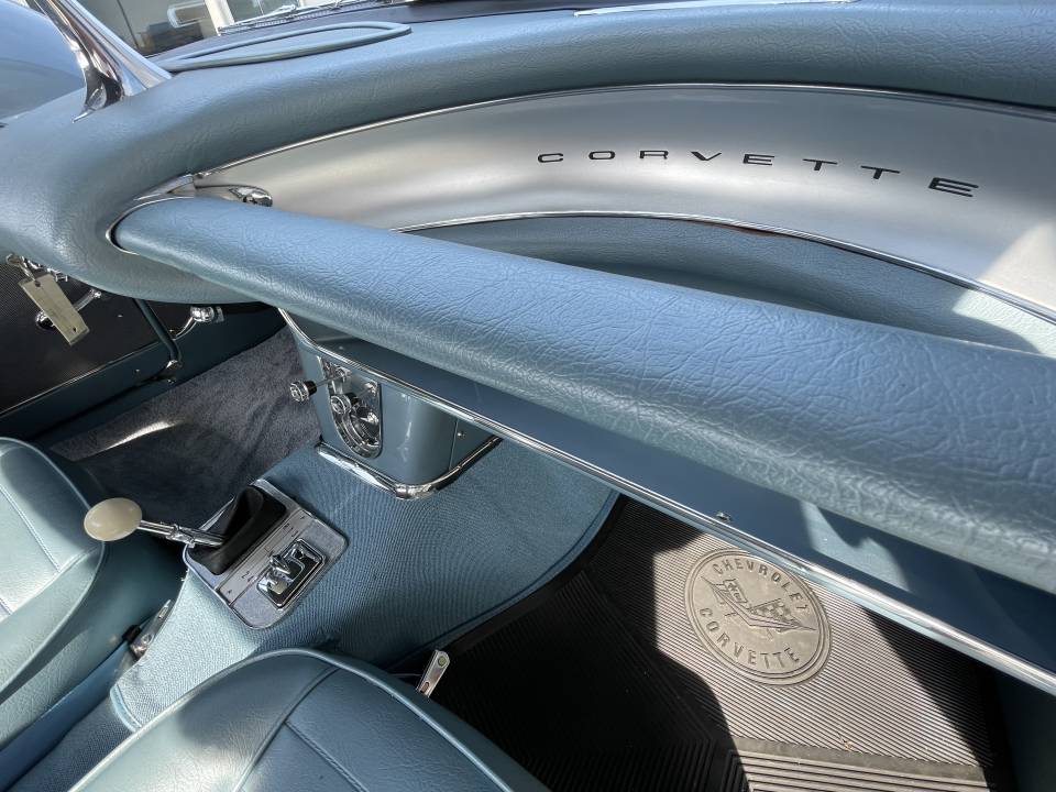 Image 15/27 of Chevrolet Corvette (1959)