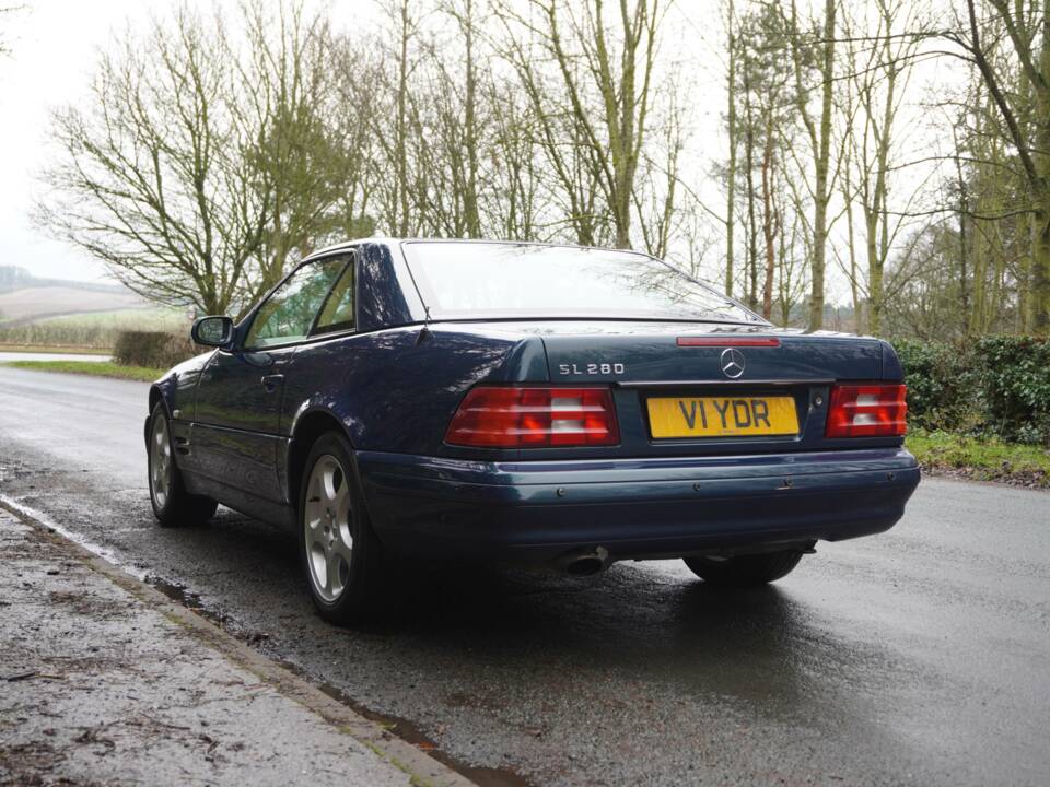 Image 23/26 of Mercedes-Benz SL 280 (1999)