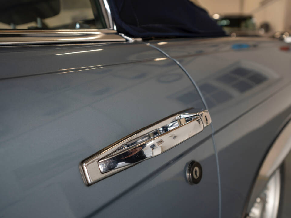 Immagine 15/33 di Mercedes-Benz 500 SL (1985)