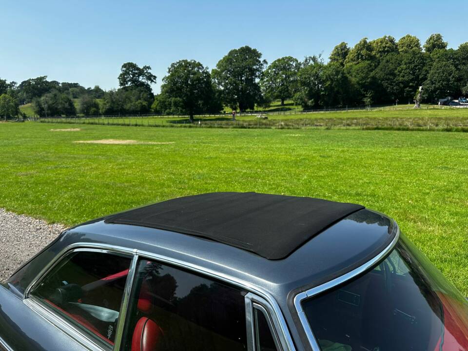 Image 15/38 of MG MGB GT V8 (1974)