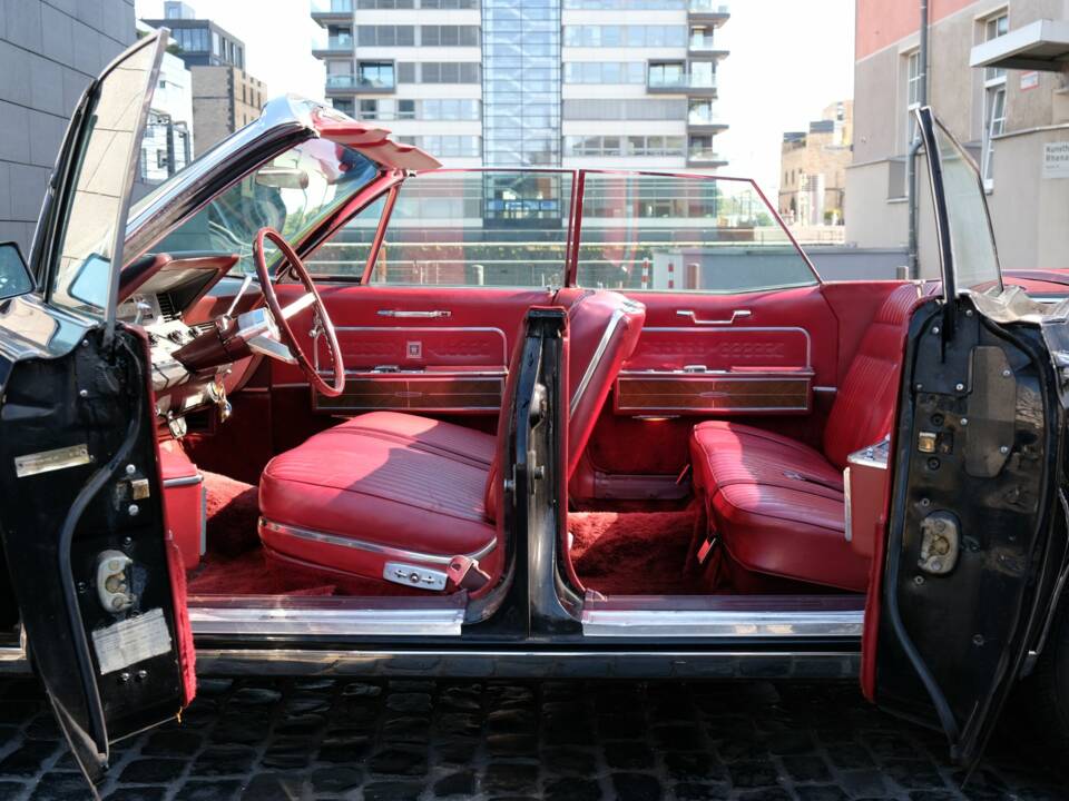 Immagine 41/57 di Lincoln Continental Convertible (1966)