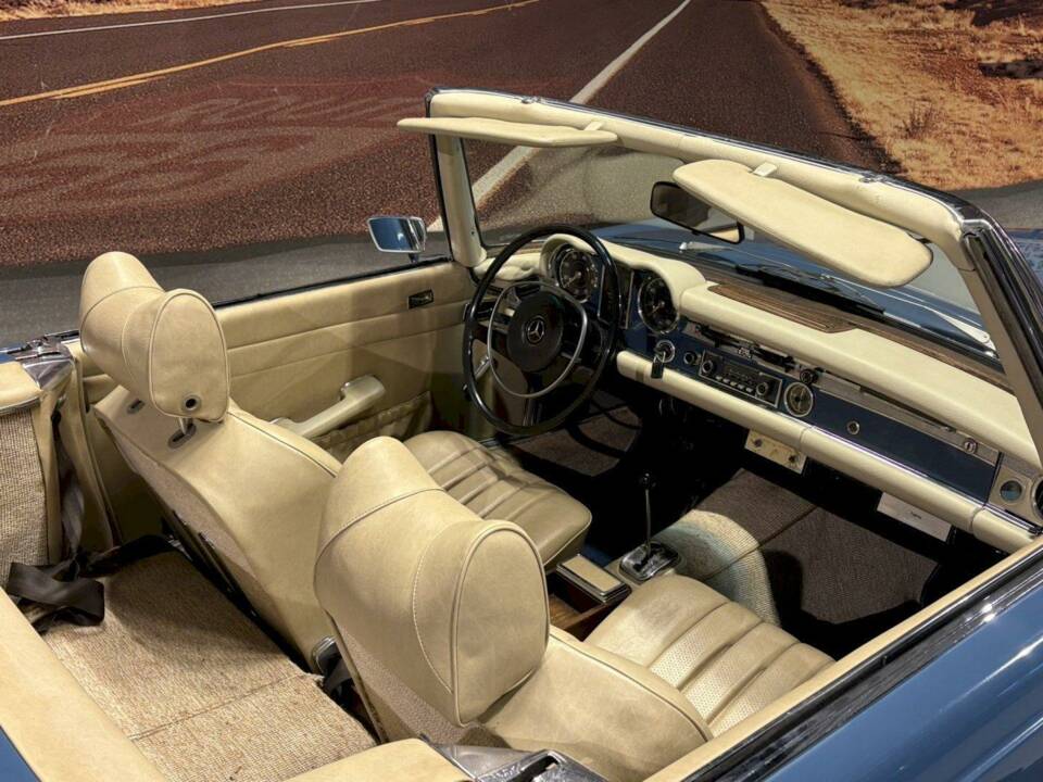 Image 22/36 de Mercedes-Benz 280 SL (1970)