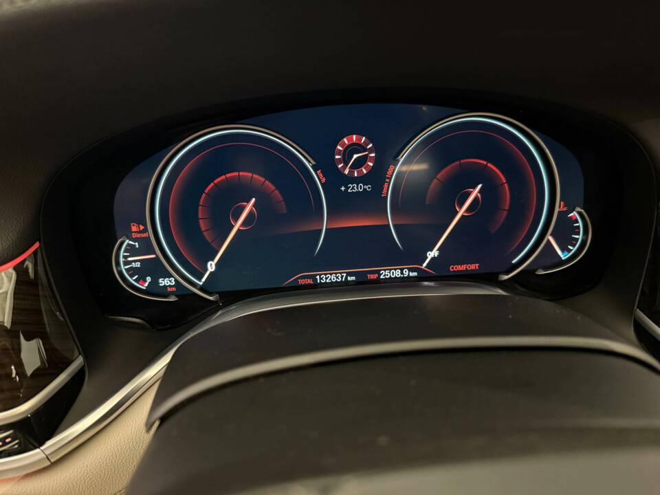 Bild 15/23 von BMW 730d (2016)