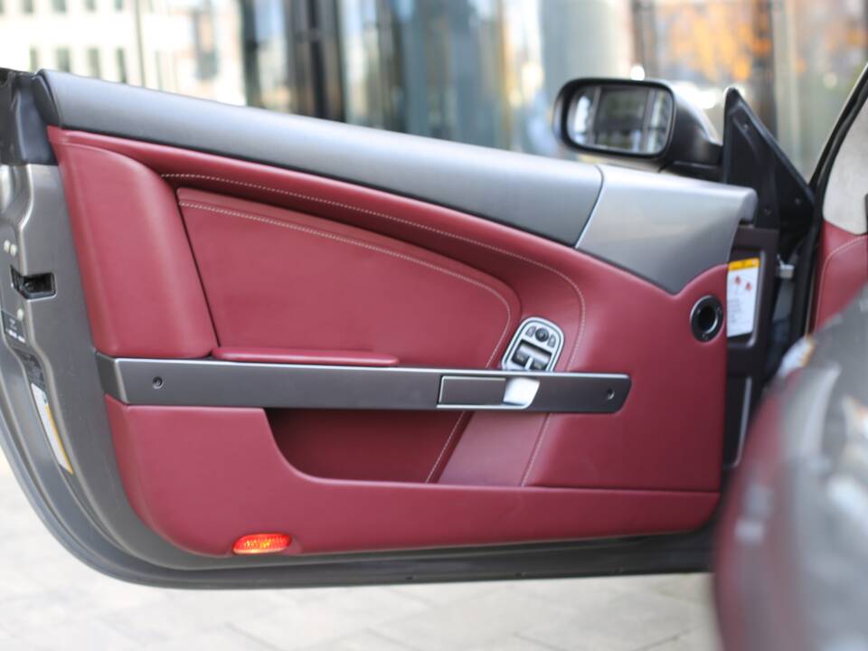 Bild 24/47 von Aston Martin DB 9 Volante (2006)