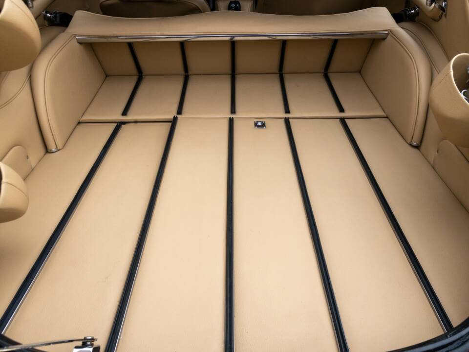 Image 40/50 de Jaguar E-Type (1969)