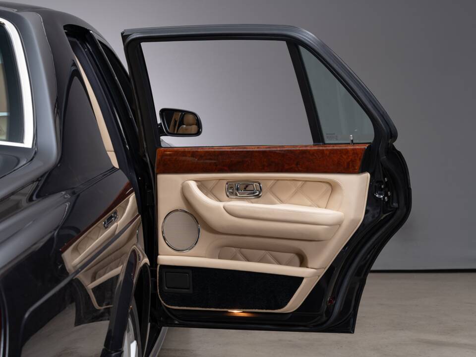 Image 17/46 of Bentley Arnage T (2004)