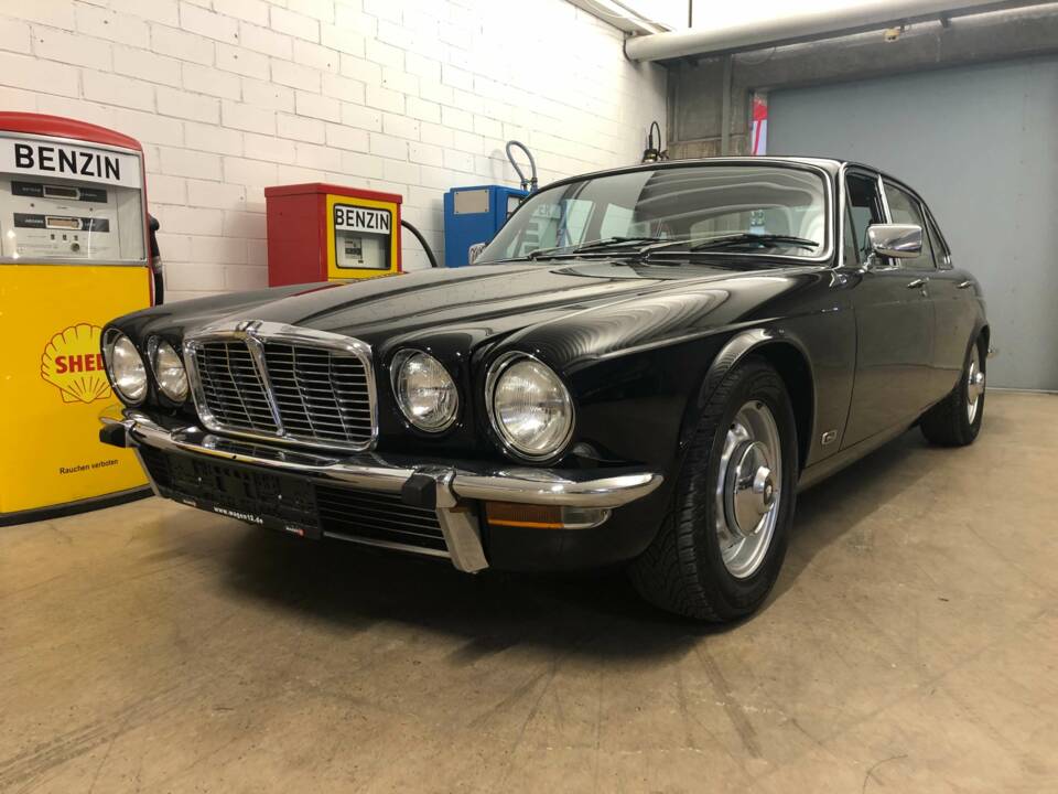 Image 2/12 of Jaguar XJ 6 L 4.2 (1976)