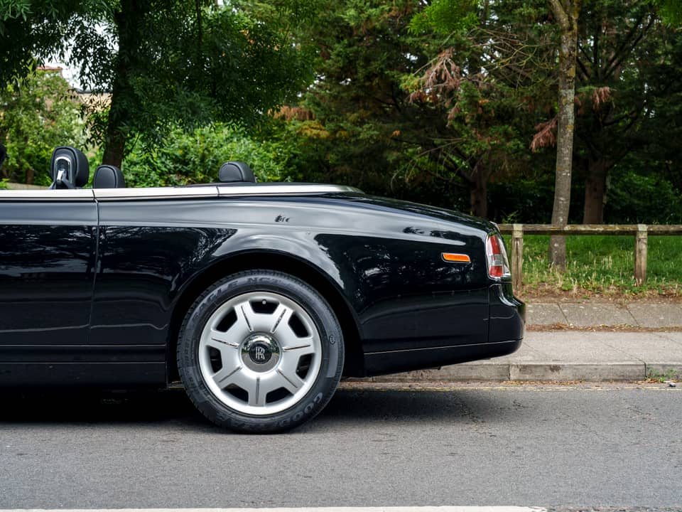 Image 16/35 of Rolls-Royce Phantom DHC (2008)