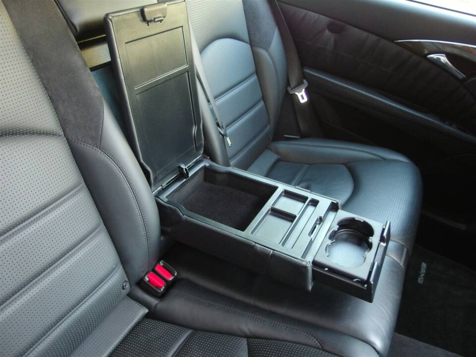 Image 57/98 of Mercedes-Benz E 63 AMG T (2008)