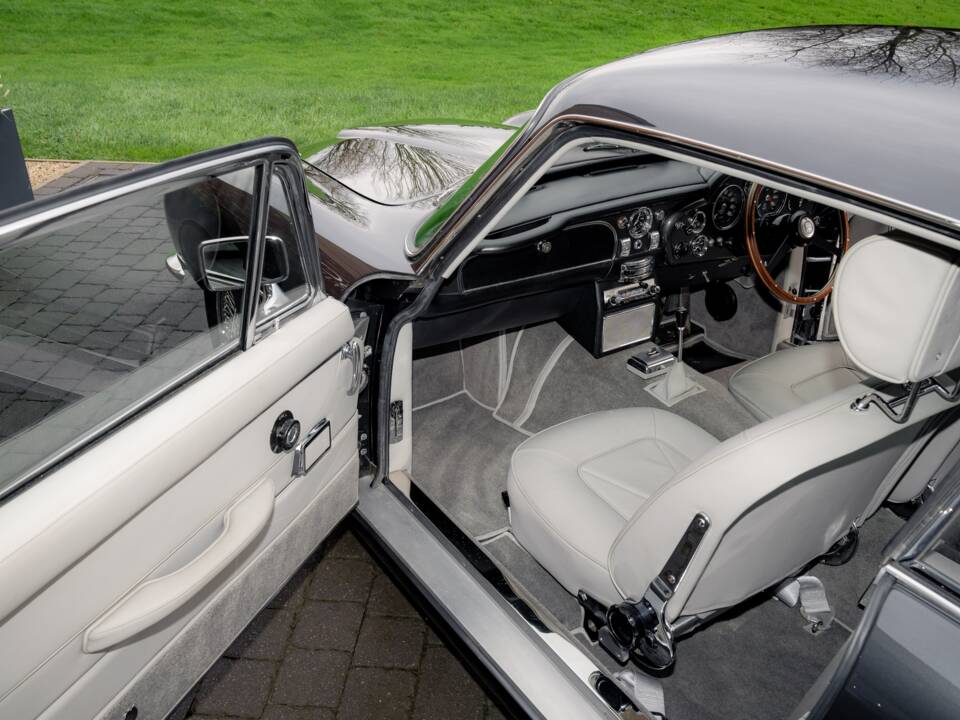 Image 72/79 of Aston Martin DB 6 (1968)