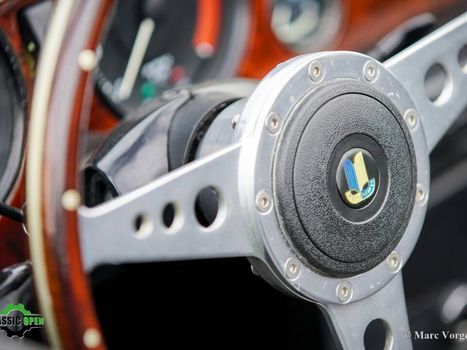 Image 27/42 of Triumph TR 6 PI (1972)