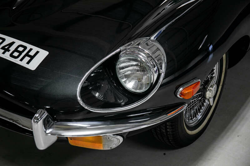 Image 22/28 de Jaguar E-Type (1970)