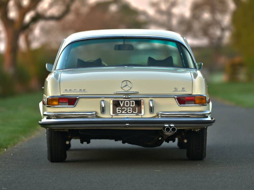 Image 13/50 of Mercedes-Benz 280 SE 3,5 (1971)