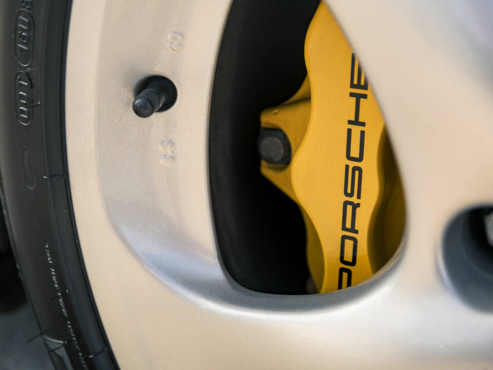 Image 21/51 of Porsche 911 GT2 (2001)