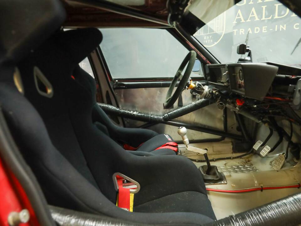 Image 13/50 de Alfa Romeo 75 3.0 V6 QV (1990)