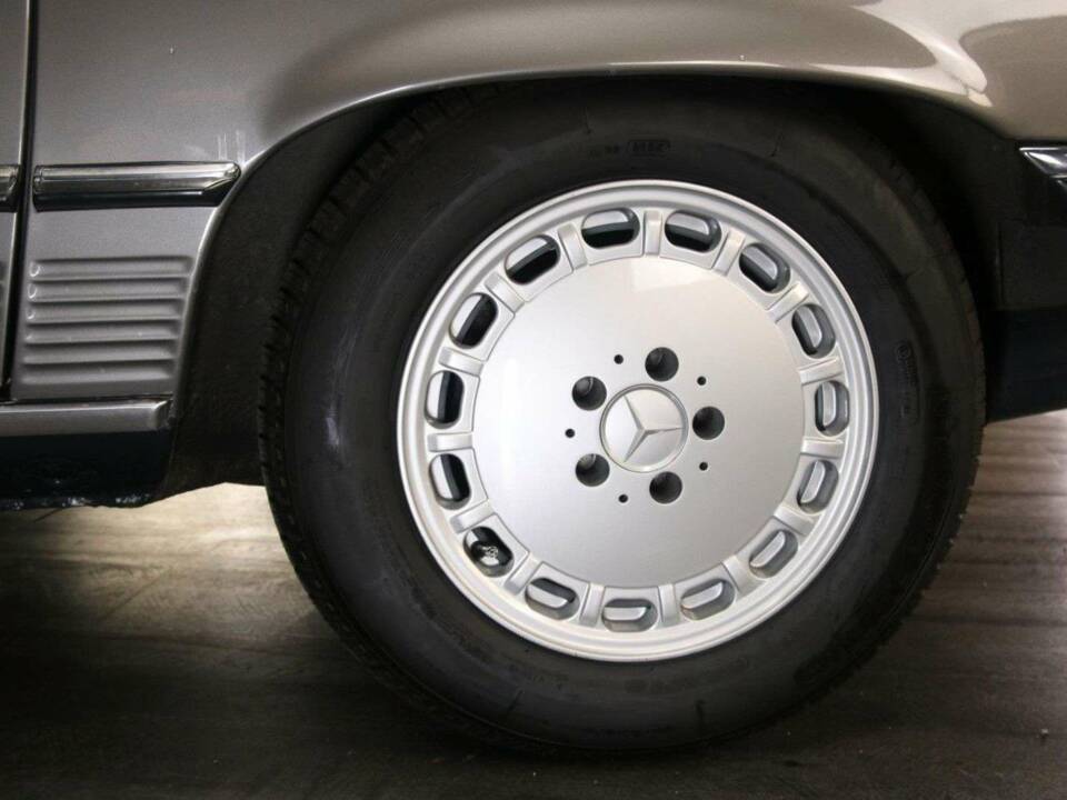 Image 47/50 de Mercedes-Benz 420 SL (1987)