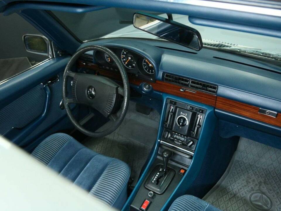 Image 24/29 of Mercedes-Benz 280 SE (1977)