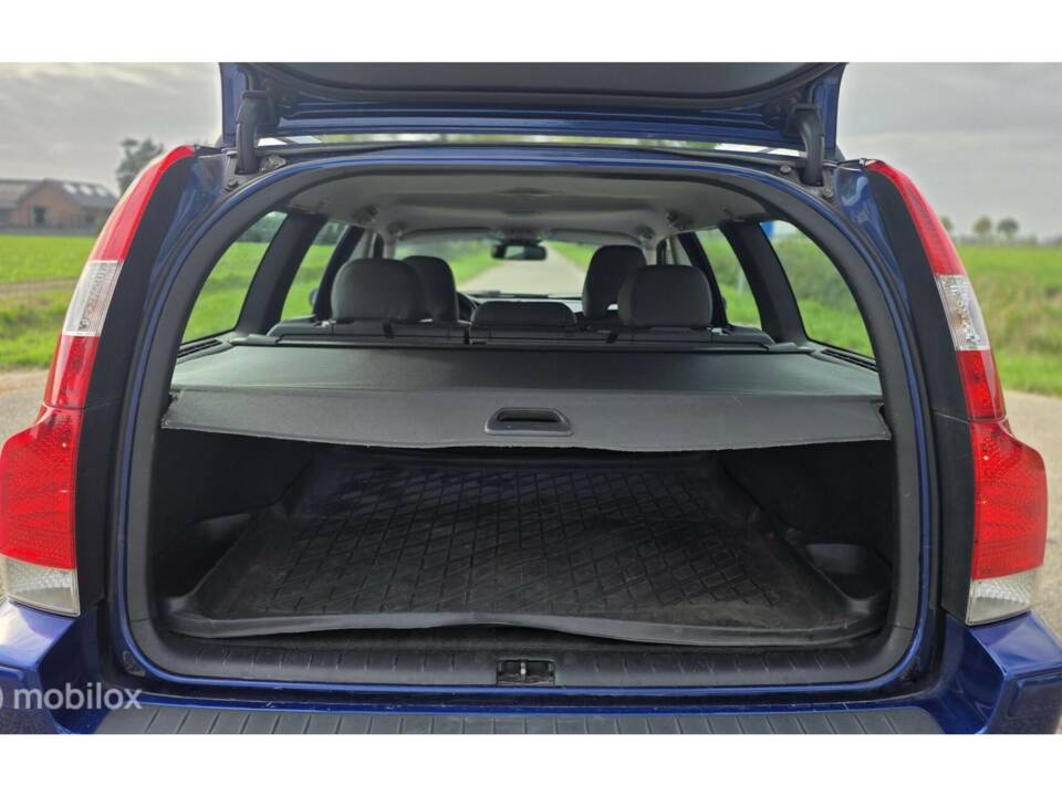 Bild 17/42 von Volvo V 70 2.5T (2005)