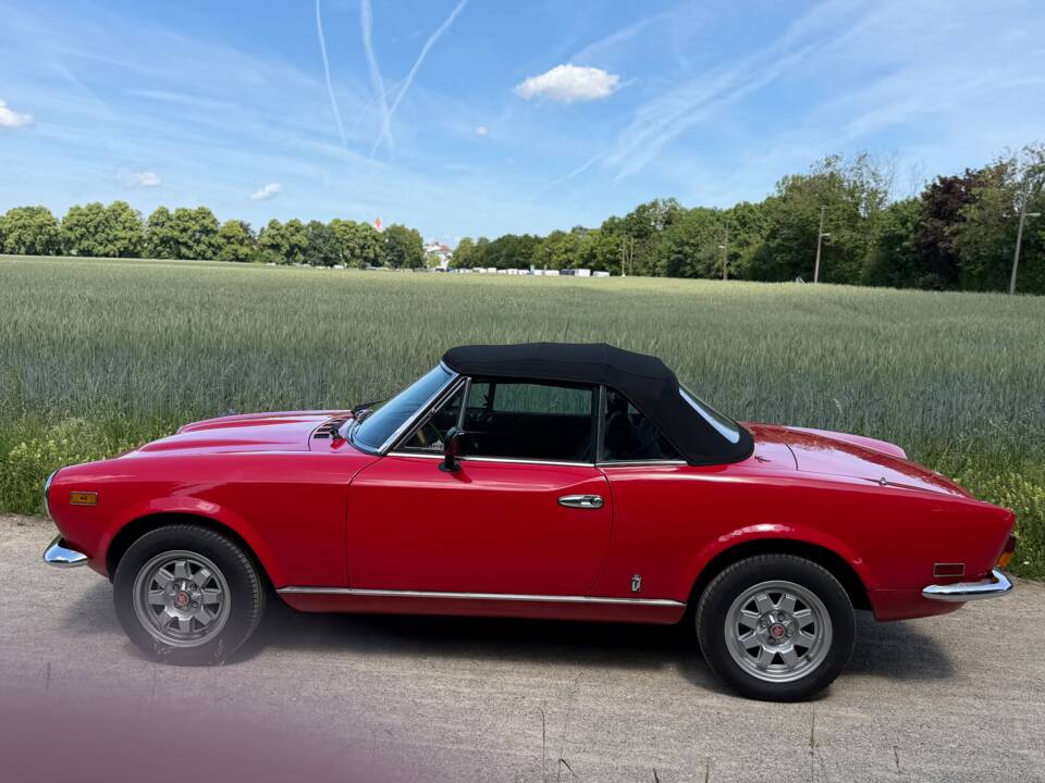 Image 40/51 of FIAT 124 Spider CS2 (1982)