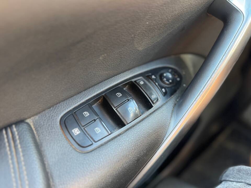 Immagine 8/24 di Mercedes-Benz X 250 d 4MATIC (2020)
