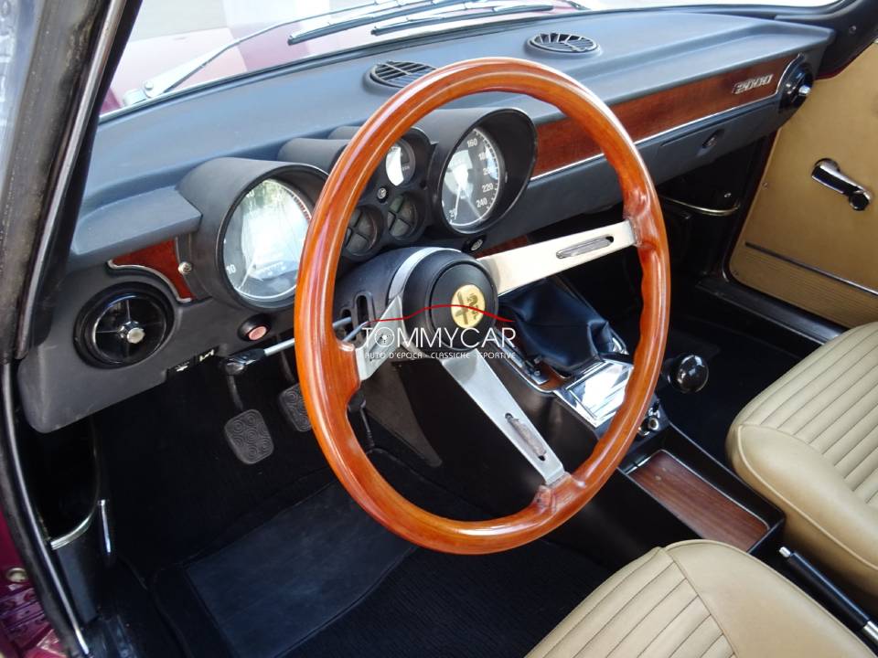 Afbeelding 31/50 van Alfa Romeo 2000 GTV (1972)