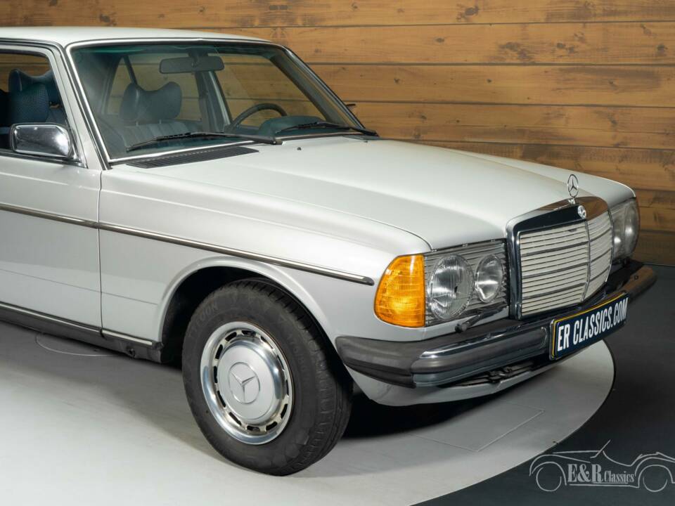 Image 3/8 of Mercedes-Benz 250 (1978)