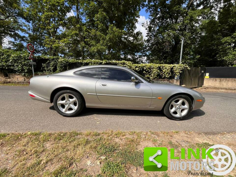 Afbeelding 6/10 van Jaguar XK8 4.0 (1998)