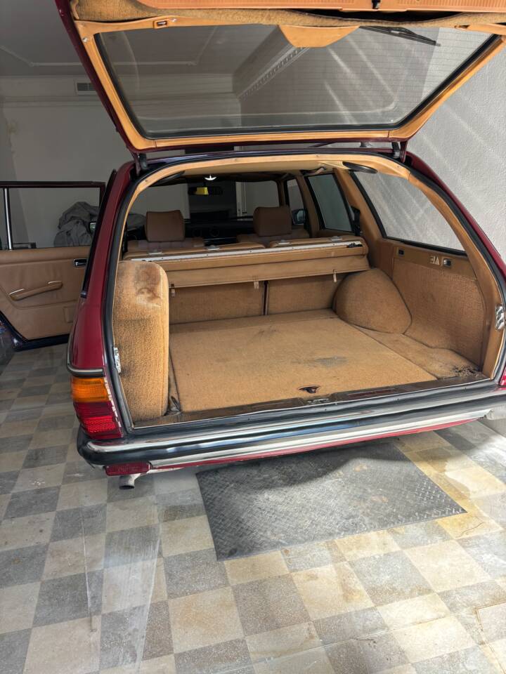 Bild 10/11 von Mercedes-Benz 300 TD (1979)