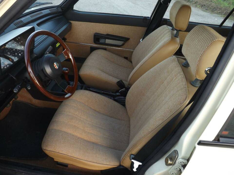Bild 13/50 von Alfa Romeo Giulietta 1.8 (1983)