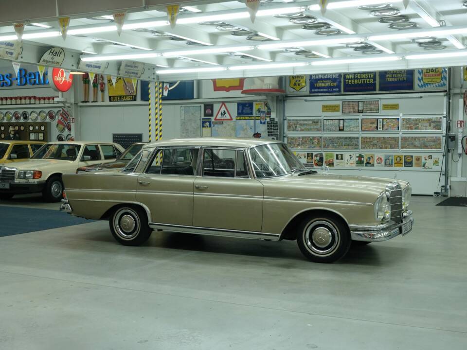 Image 17/50 of Mercedes-Benz 300 SE (1964)