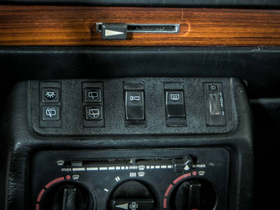 Bild 20/50 von Mercedes-Benz 300 TD Turbodiesel (1981)