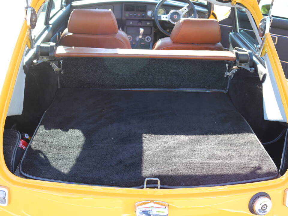 Image 16/19 of MG MGB GT (1978)