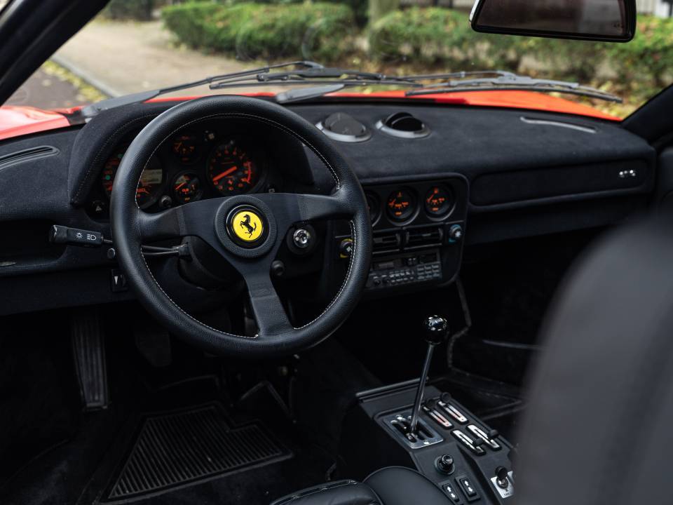 Image 18/38 of Ferrari 288 GTO (1985)