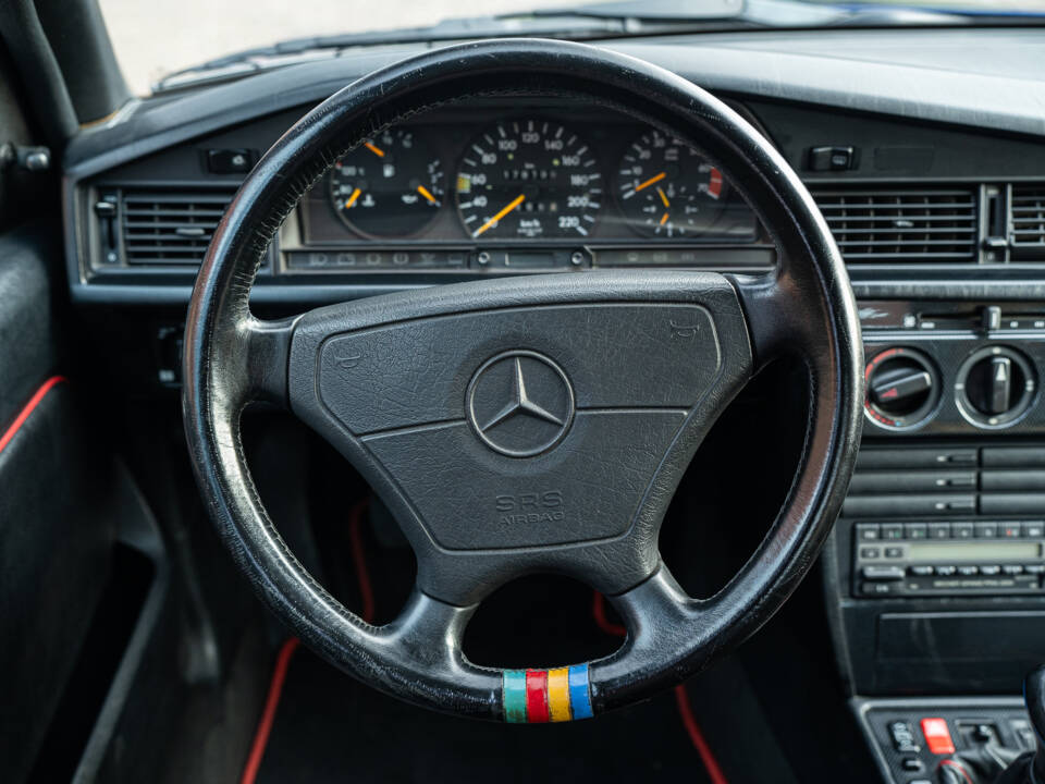 Bild 28/48 von Mercedes-Benz 190 E 2.3 (1992)