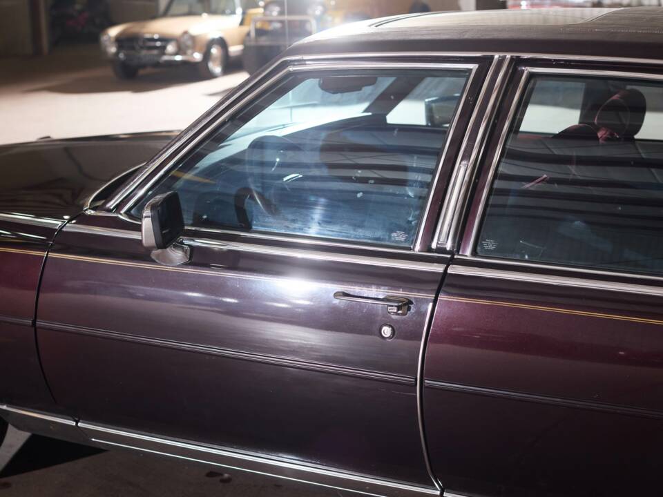 Image 27/58 of Cadillac Brougham Elegance (1988)