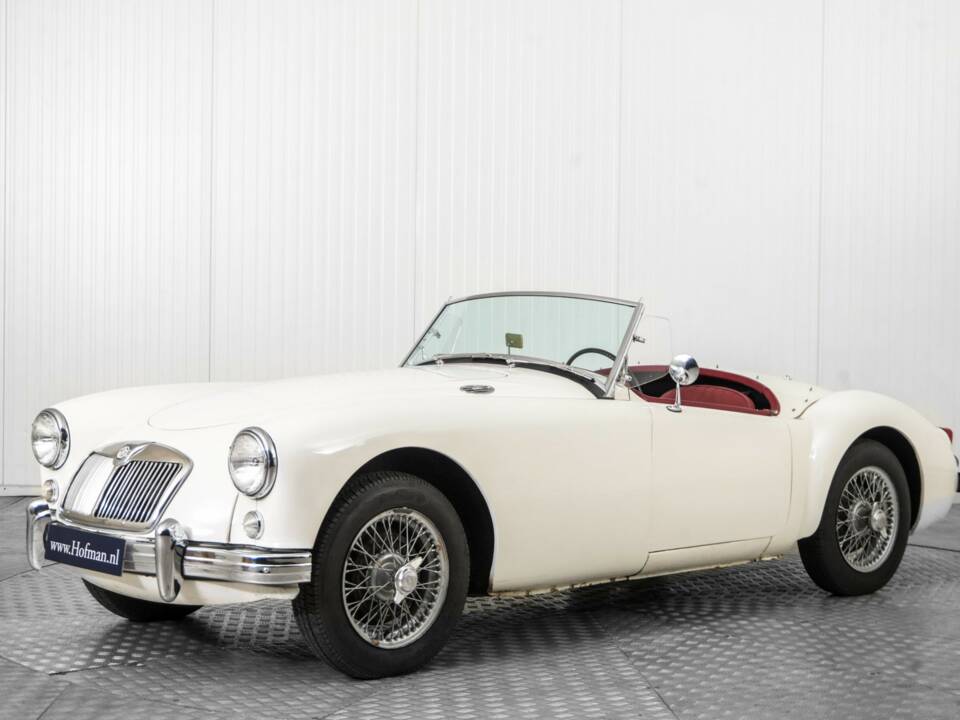 Image 1/50 of MG MGA 1500 (1957)