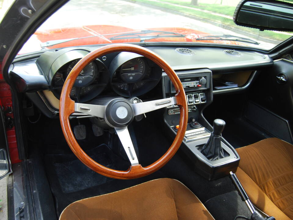Image 9/15 de Alfa Romeo Montreal (1975)