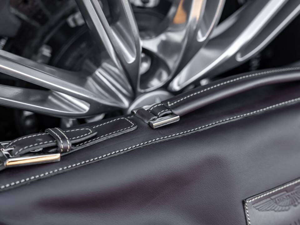 Bild 76/79 von Aston Martin DB 9 GT Volante (2017)