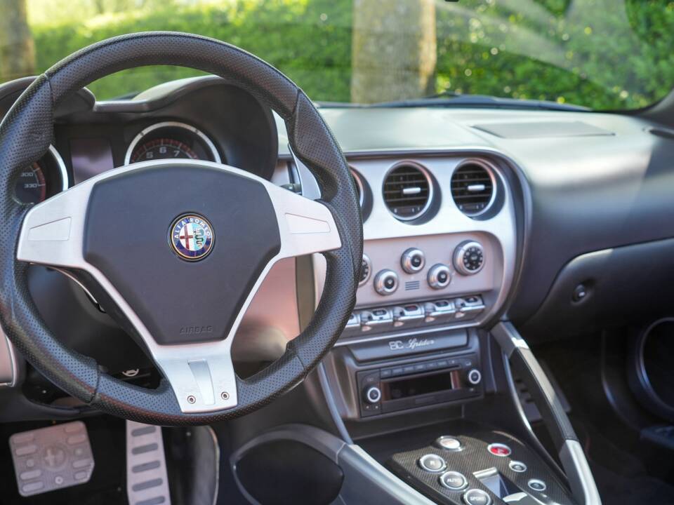 Image 2/40 of Alfa Romeo 8C Spider (2009)