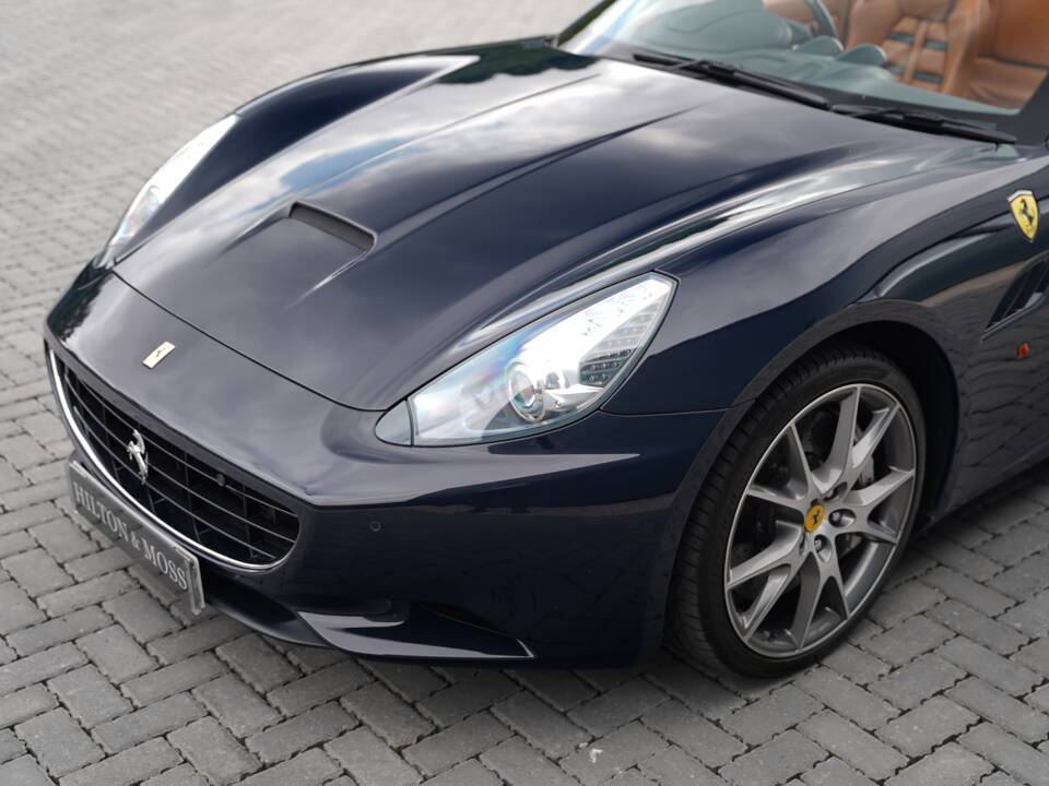 Image 26/50 de Ferrari California (2012)