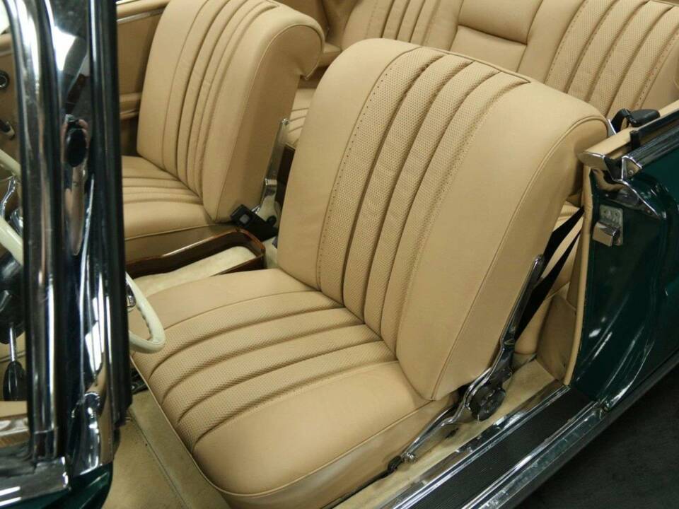 Immagine 14/50 di Mercedes-Benz 250 SE (1966)