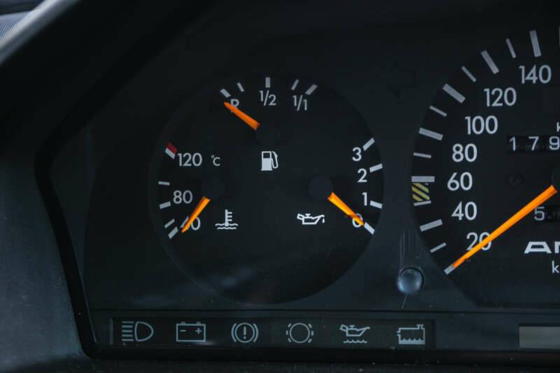 Image 10/43 of Mercedes-Benz 300 CE 3.2 AMG (1990)