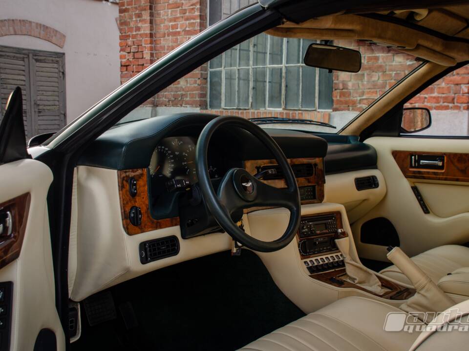 Immagine 8/17 di Aston Martin Virage Volante (1992)