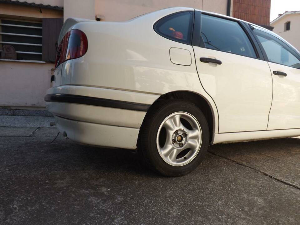 Afbeelding 25/50 van SEAT Cordoba 1.6i (1994)