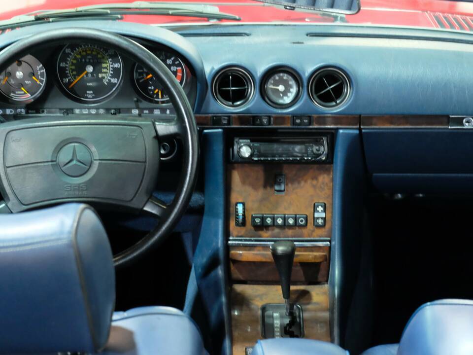 Image 12/42 de Mercedes-Benz 560 SL (1988)