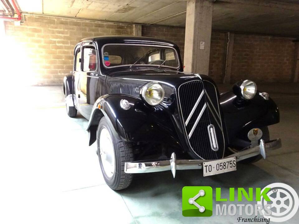 Immagine 3/10 di Citroën Traction Avant 11 B (1954)