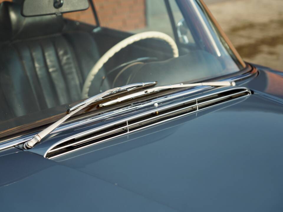 Image 36/84 of Mercedes-Benz 280 SE 3,5 (1970)